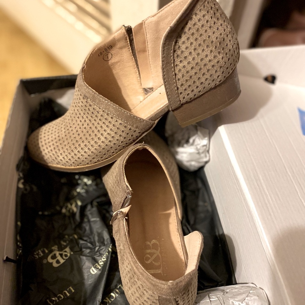 Ladies shoes